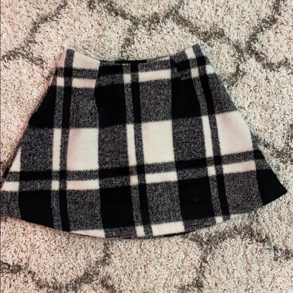 Black and white plaid skirt